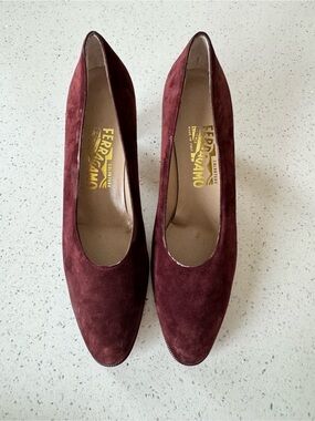 Salvatore Ferragamo Women's Burgundy Suede Pumps vintage Size 10AA